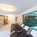 A Casa Kristall * Ζόλντεν